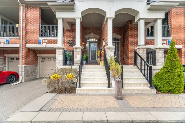 82 Oakmore LN, Brampton, ON L6Y 6H5