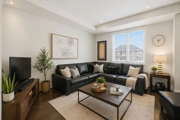 82 Oakmore LN, Brampton, ON L6Y 6H5