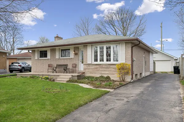 26 Parkhill CT, Kitchener, ON N2C 2C4