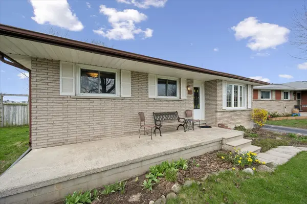 26 Parkhill CT, Kitchener, ON N2C 2C4