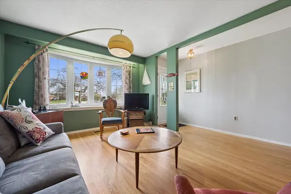 26 Parkhill CT, Kitchener, ON N2C 2C4