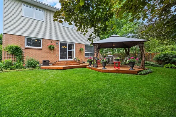 35 Dressler DR, Kanata, ON K2L 3A6