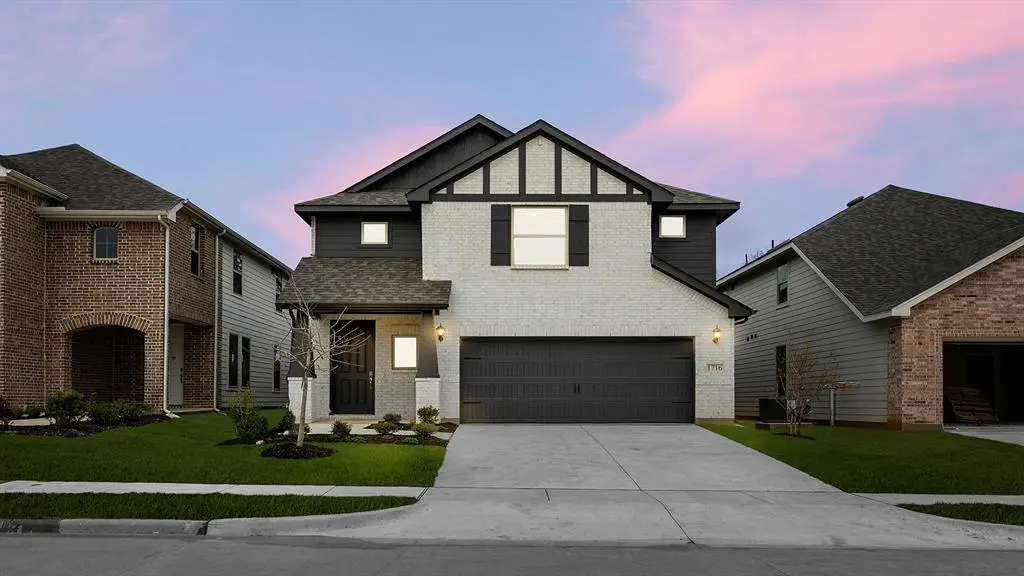 1716 Edgeway Drive, Aubrey, TX 76227