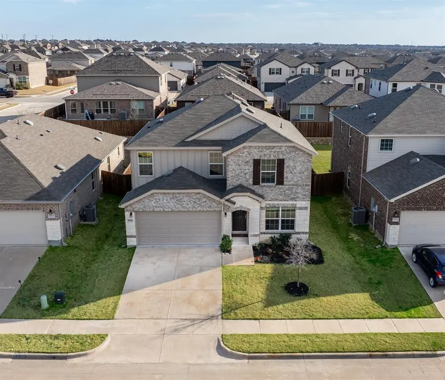 1024 Vernon Drive, Aubrey, TX 76227