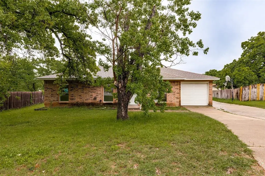 520 Lake Crest Parkway, Azle, TX 76020