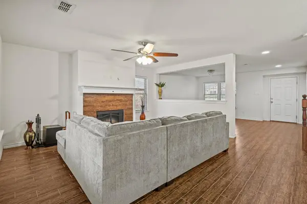 728 Jewelflower Drive, Desoto, TX 75115