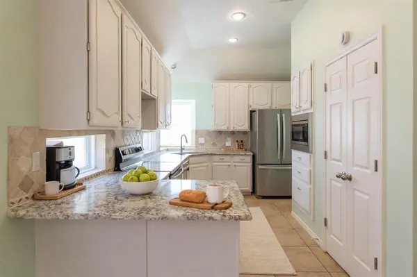 2009 Arbor Creek Drive, Carrollton, TX 75010