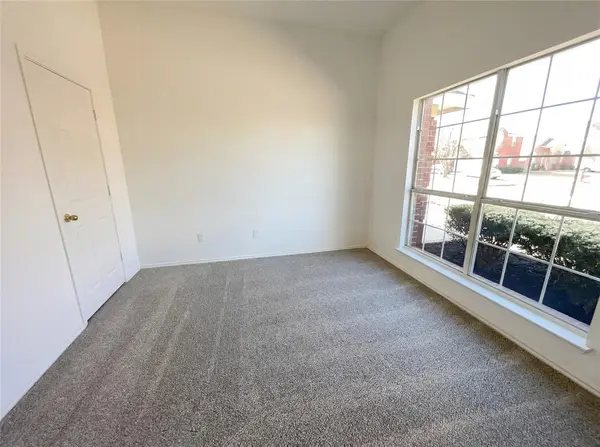 8329 Cedarcrest Lane, Fort Worth, TX 76123