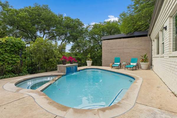 2001 Saint Charles Place, Fort Worth, TX 76107