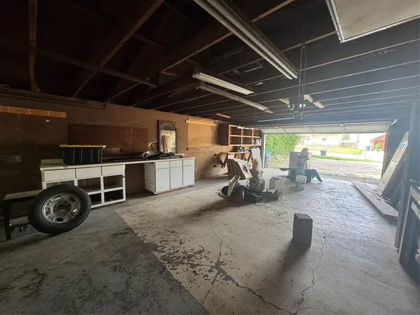 1301 Sharondale Street, Fort Worth, TX 76115