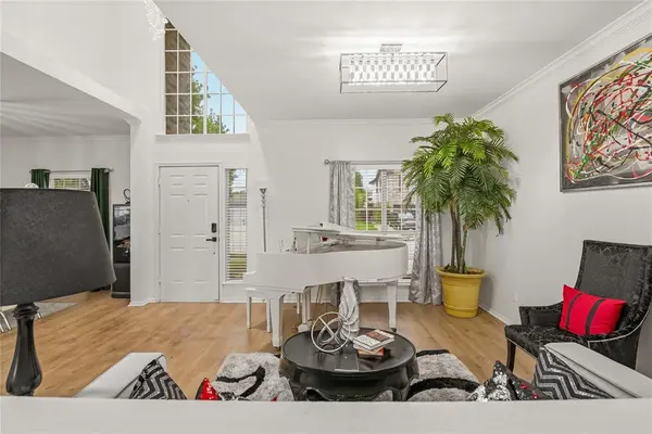 709 Gentry Drive, Arlington, TX 76018