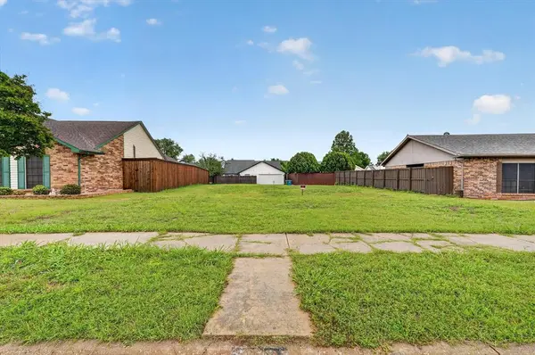 4361 Fryer Street, The Colony, TX 75056