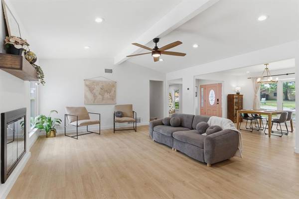 2202 Custer Parkway, Richardson, TX 75080