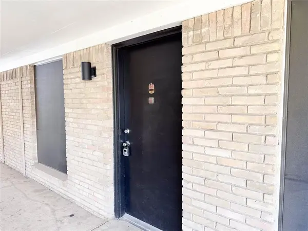 510 W Marvin Avenue #211, Waxahachie, TX 75165