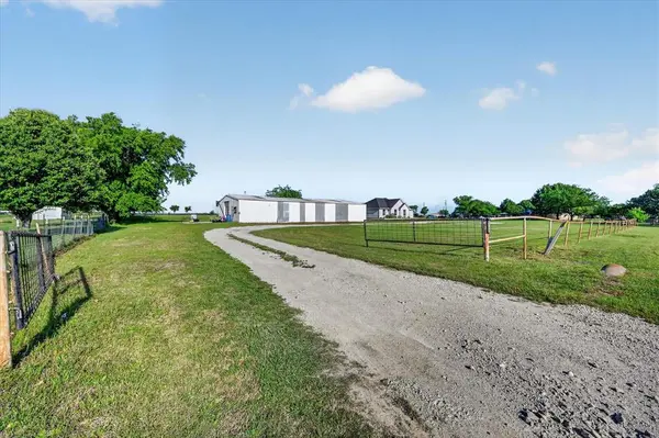 5130 Hillside Loop N, Justin, TX 76247