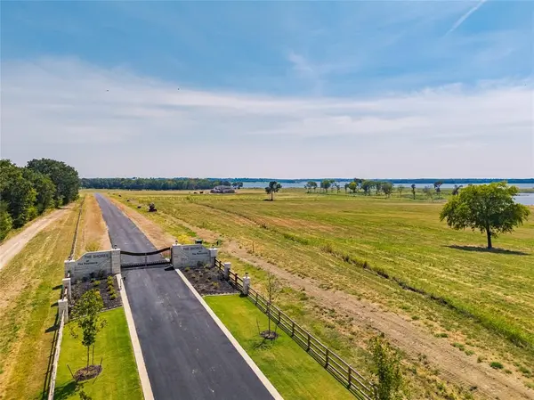 651 Shores Drive, Honey Grove, TX 75446