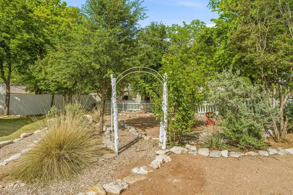 401 E Bridge Street, Granbury, TX 76048