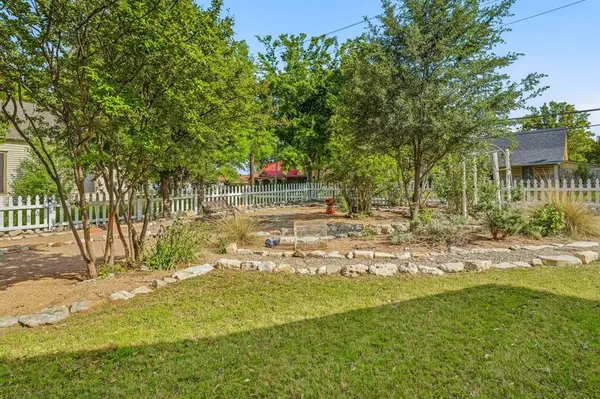 401 E Bridge Street, Granbury, TX 76048