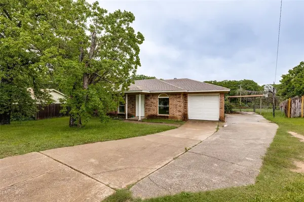 520 Lake Crest Parkway, Azle, TX 76020