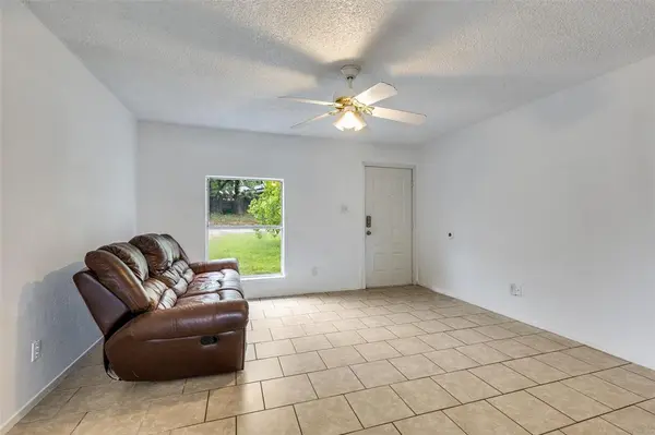 520 Lake Crest Parkway, Azle, TX 76020