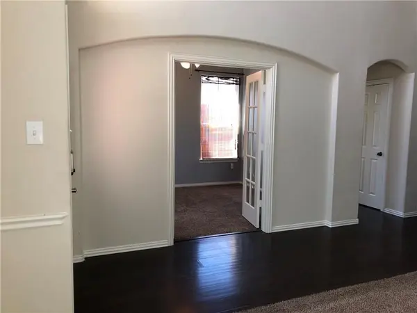 3821 Sandlin Street, Grapevine, TX 76092