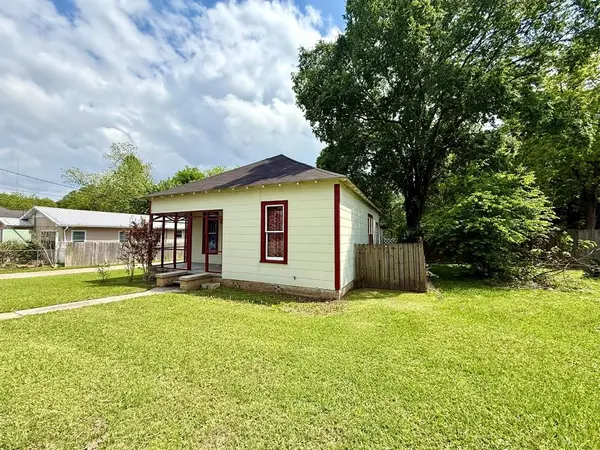 205 Lake Street, Mooringsport, LA 71060