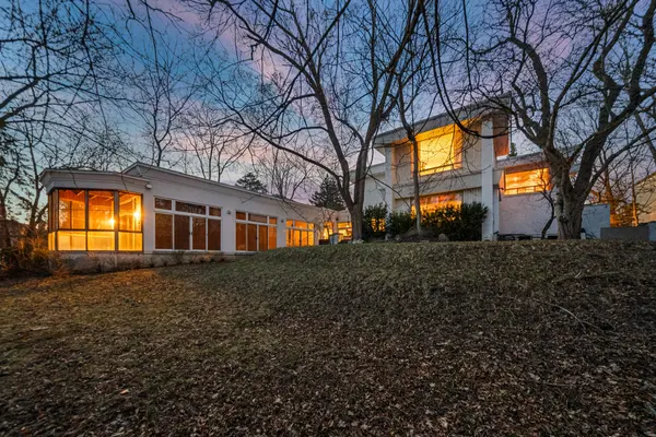 39 Burton RD, Toronto C03, ON M5P 1V1