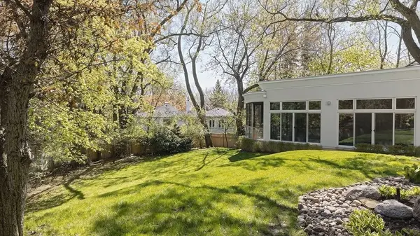 39 Burton RD, Toronto C03, ON M5P 1V1