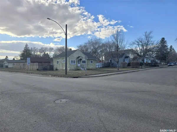 201 R AVENUE N, Saskatoon, SK S7L 2Y6