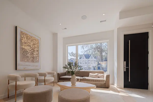 40 Morningside AVE, Toronto W01, ON M6S 1C4