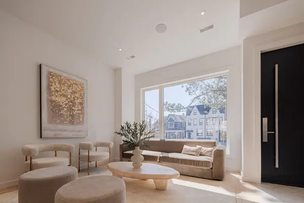 40 Morningside AVE, Toronto W01, ON M6S 1C4