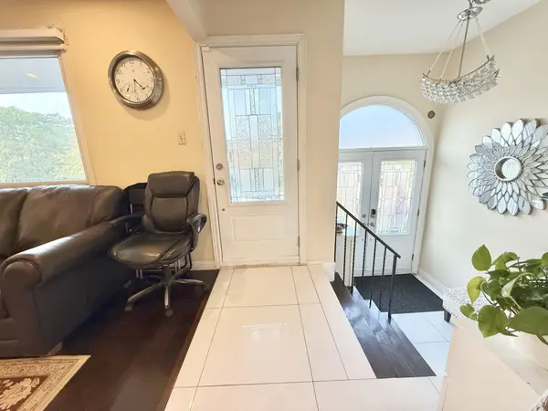 963 Lovingston CRES #Upper, Mississauga, ON L4W 3V7