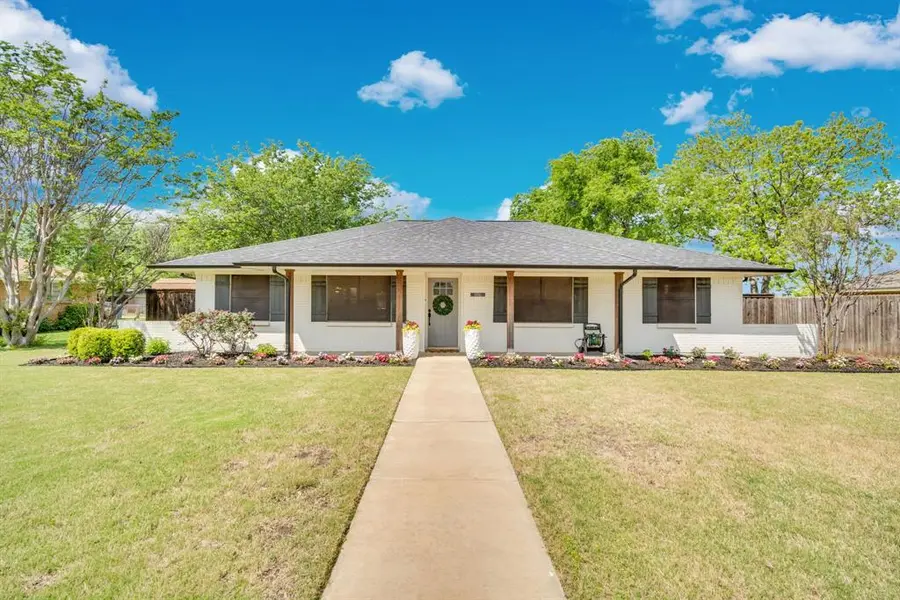 106 Hillcrest Drive, Midlothian, TX 76065