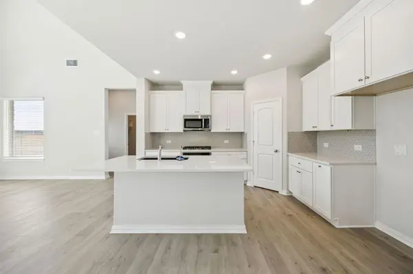 2101 Lone Oak Trail, Mesquite, TX 75181