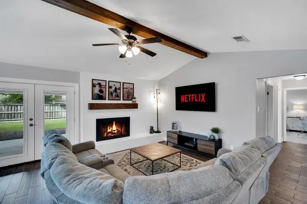 106 Hillcrest Drive, Midlothian, TX 76065