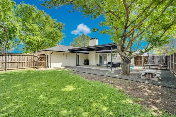 106 Hillcrest Drive, Midlothian, TX 76065