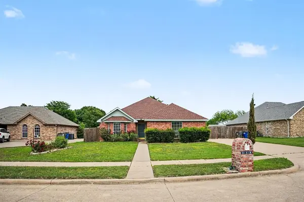 259 Cobblestone Circle, Red Oak, TX 75154