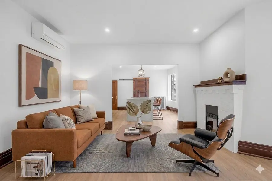 171 Parkside DR #Main, Toronto W01, ON M6R 2Y9