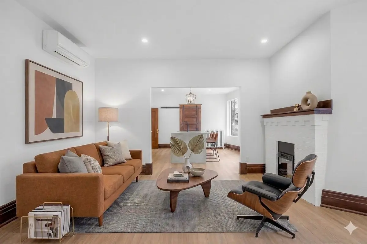 171 Parkside DR #Main, Toronto W01, ON M6R 2Y9