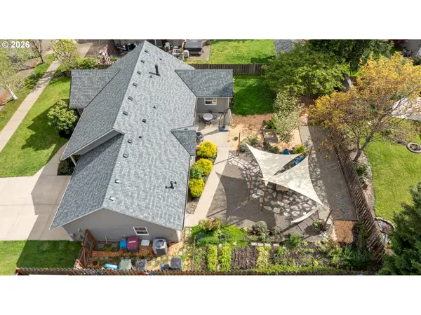 2371 NW SHADDEN DR, Mc Minnville, OR 97128