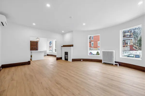 171 Parkside DR #Main, Toronto W01, ON M6R 2Y9