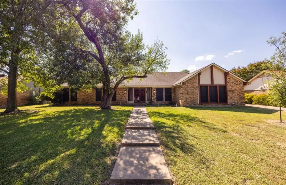 640 Ivy Ann Drive, Woodway, TX 76712