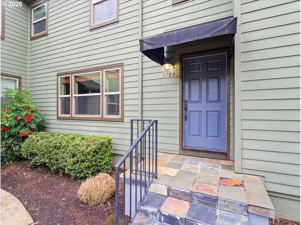 3709 SE 42ND AVE, Portland, OR 97206