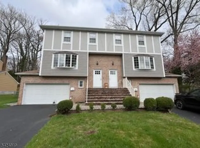 89 Forsythia Ln #A, Paramus Boro, NJ 07652