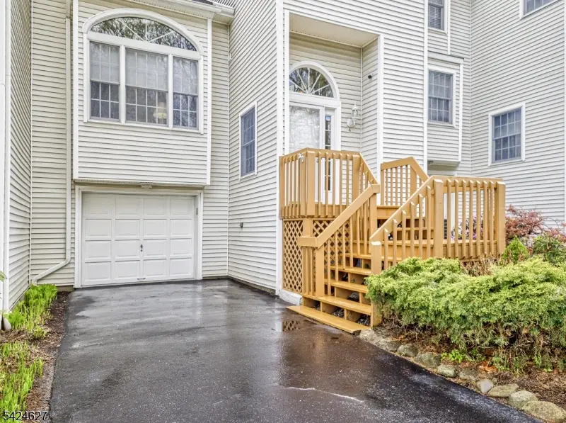 4 Erin Way, Lincoln Park Boro, NJ 07035