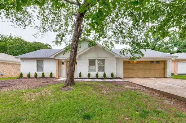 2744 Meadow Green, Bedford, TX 76021
