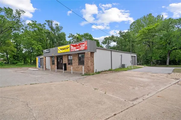 807 W Corsicana Street, Athens, TX 75751