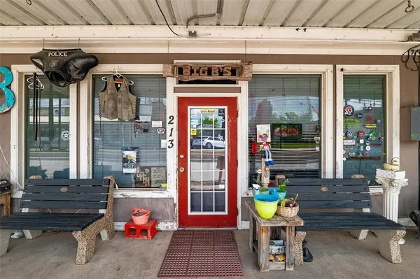 211-213 Main Street, Maypearl, TX 76064