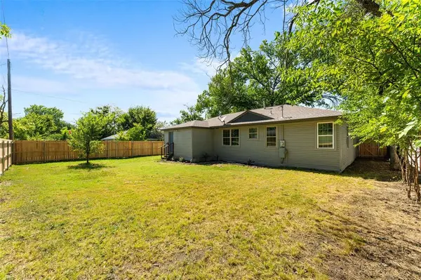 612 E 8th Street, Kemp, TX 75143