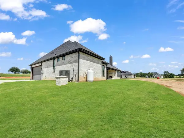 305 Wrangler Court, Weatherford, TX 76088